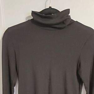 NEW Theory black turtle neck